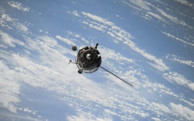 SpaceX will return stranded astronauts in 2025