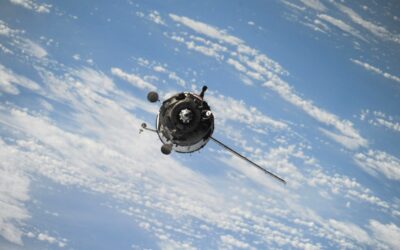 SpaceX will return stranded astronauts in 2025◦